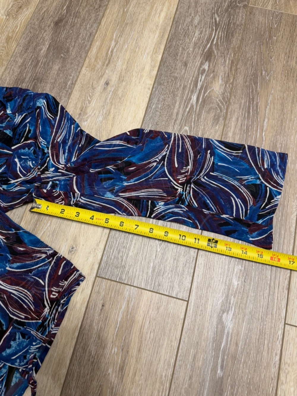 #14) Chico's Blue and White Abstract V-Notch Tunic ( sheer) - Picture 5 of 6